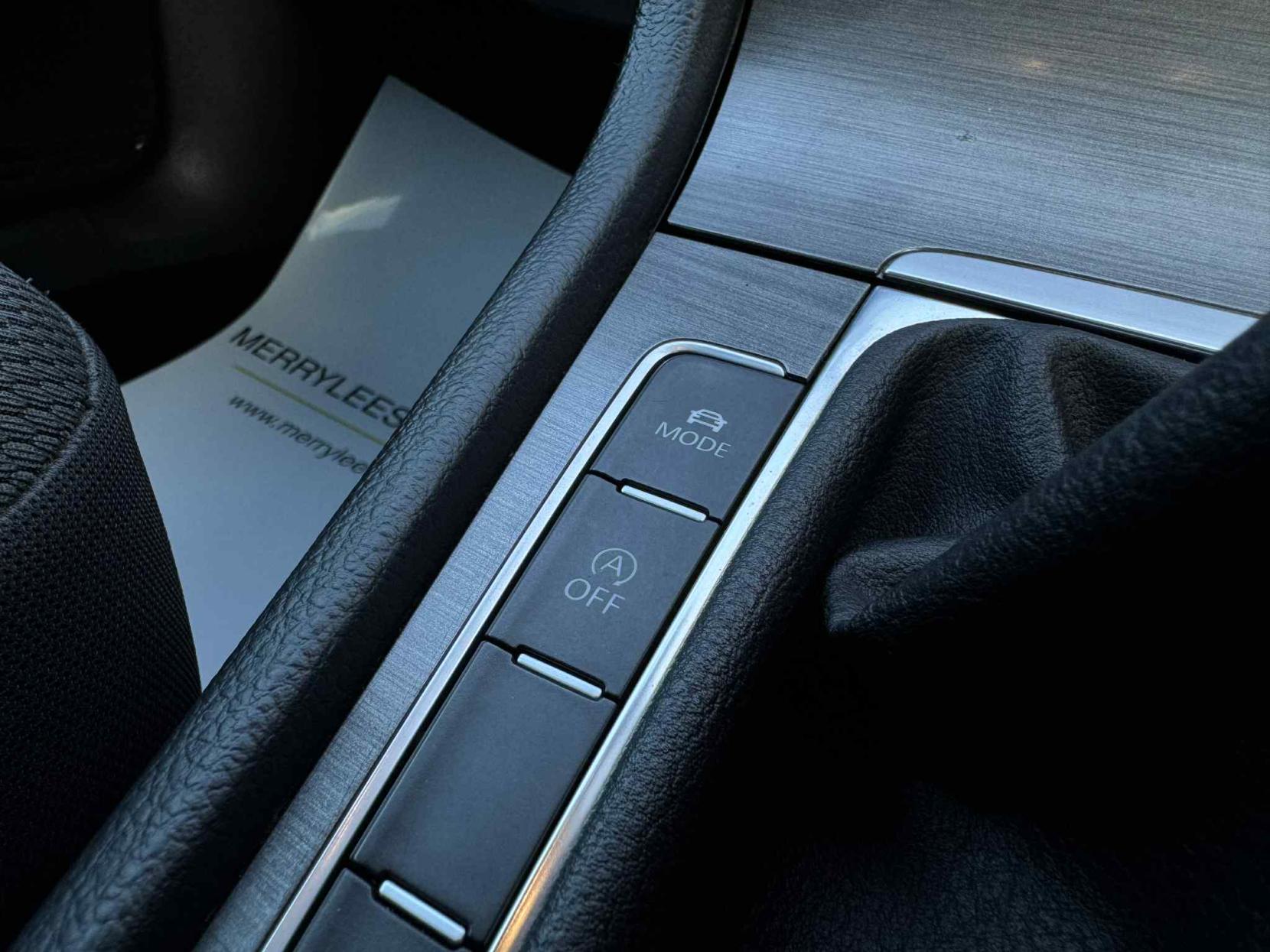 Volkswagen Golf 1.6 TDI BlueMotion Tech SE Hatchback 5dr Diesel Manual Euro 5 (s/s) (105 ps)