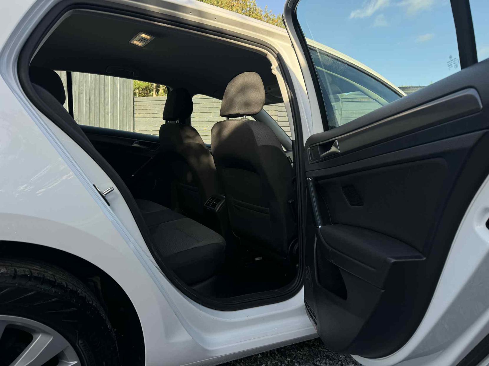 Volkswagen Golf 1.6 TDI BlueMotion Tech SE Hatchback 5dr Diesel Manual Euro 5 (s/s) (105 ps)