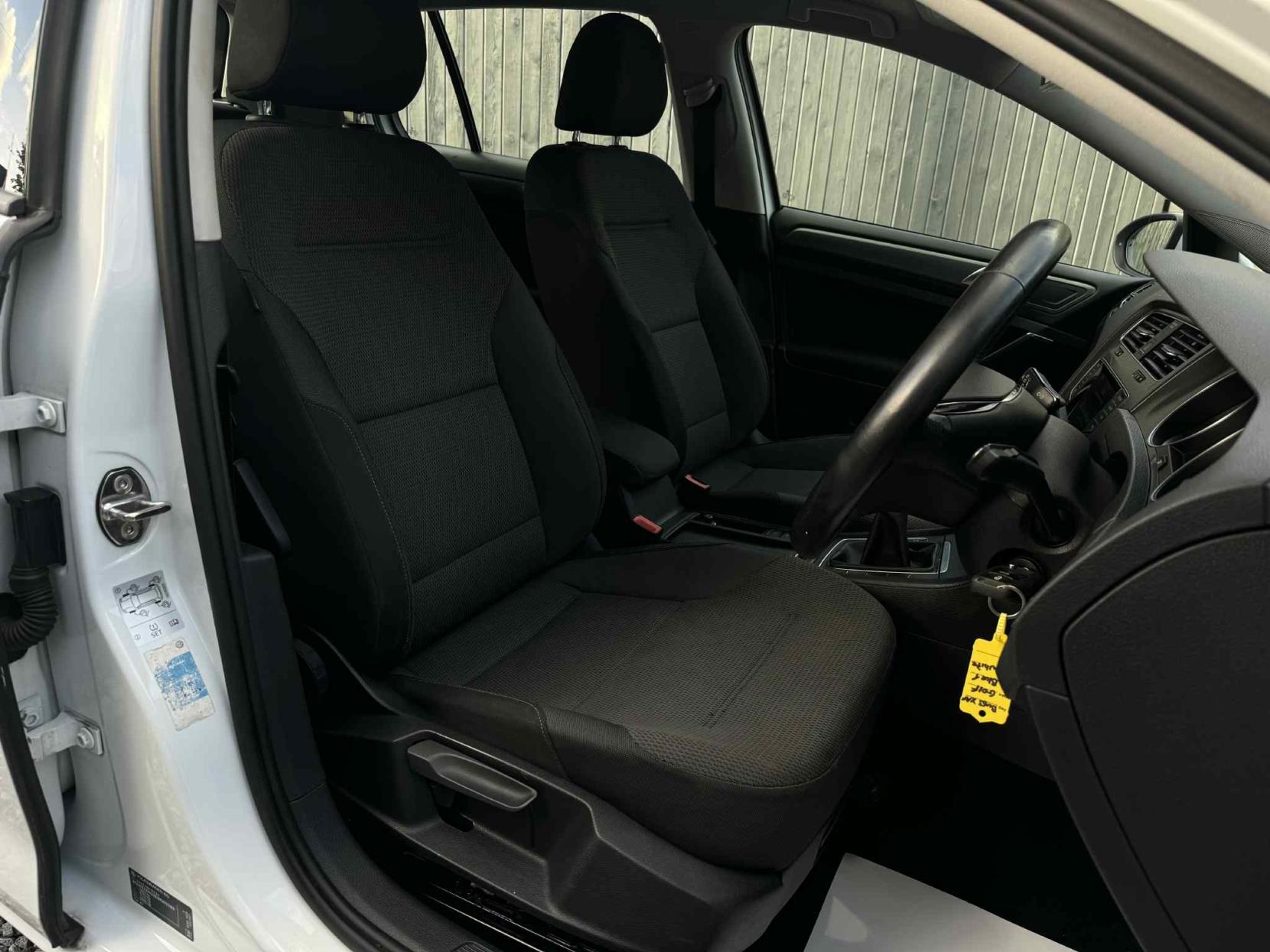 Volkswagen Golf 1.6 TDI BlueMotion Tech SE Hatchback 5dr Diesel Manual Euro 5 (s/s) (105 ps)