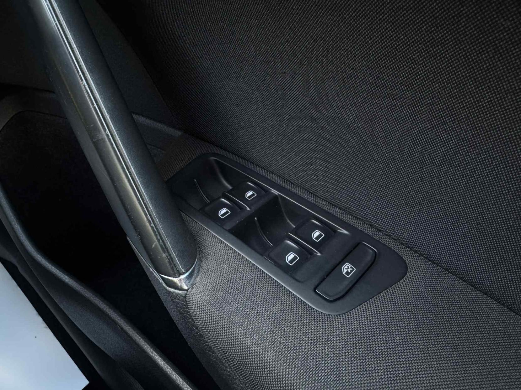 Volkswagen Golf 1.6 TDI BlueMotion Tech SE Hatchback 5dr Diesel Manual Euro 5 (s/s) (105 ps)