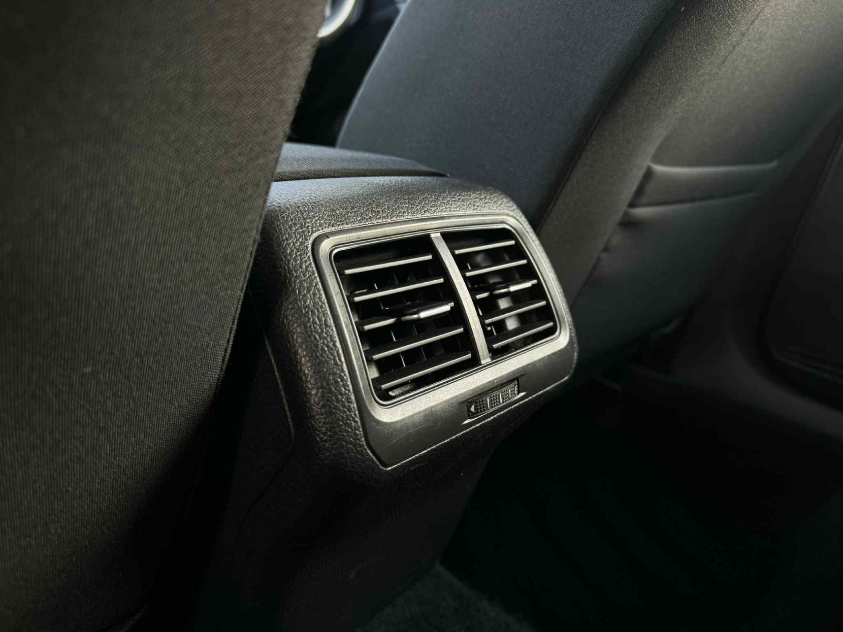 Volkswagen Golf 1.6 TDI BlueMotion Tech SE Hatchback 5dr Diesel Manual Euro 5 (s/s) (105 ps)