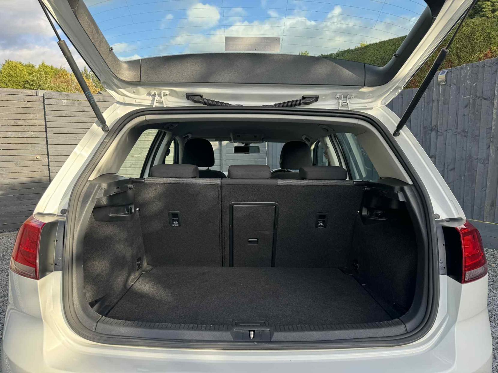 Volkswagen Golf 1.6 TDI BlueMotion Tech SE Hatchback 5dr Diesel Manual Euro 5 (s/s) (105 ps)