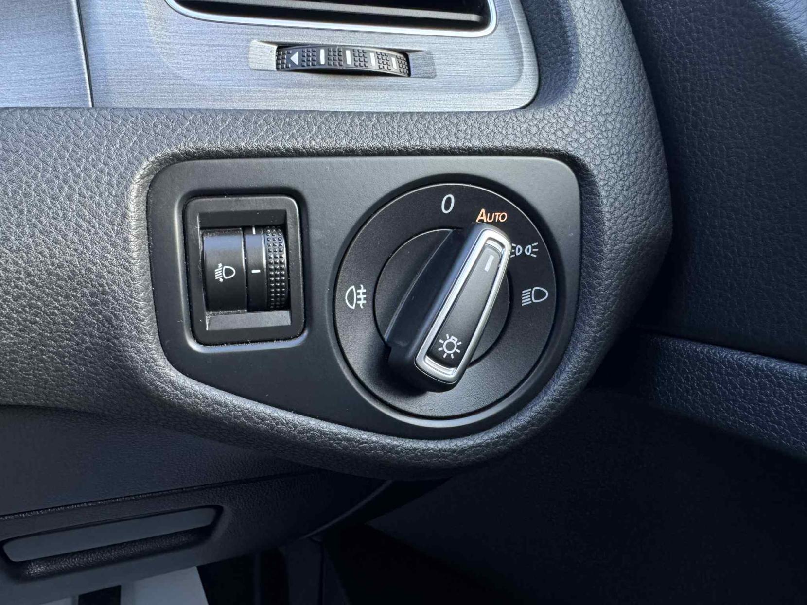 Volkswagen Golf 1.6 TDI BlueMotion Tech SE Hatchback 5dr Diesel Manual Euro 5 (s/s) (105 ps)