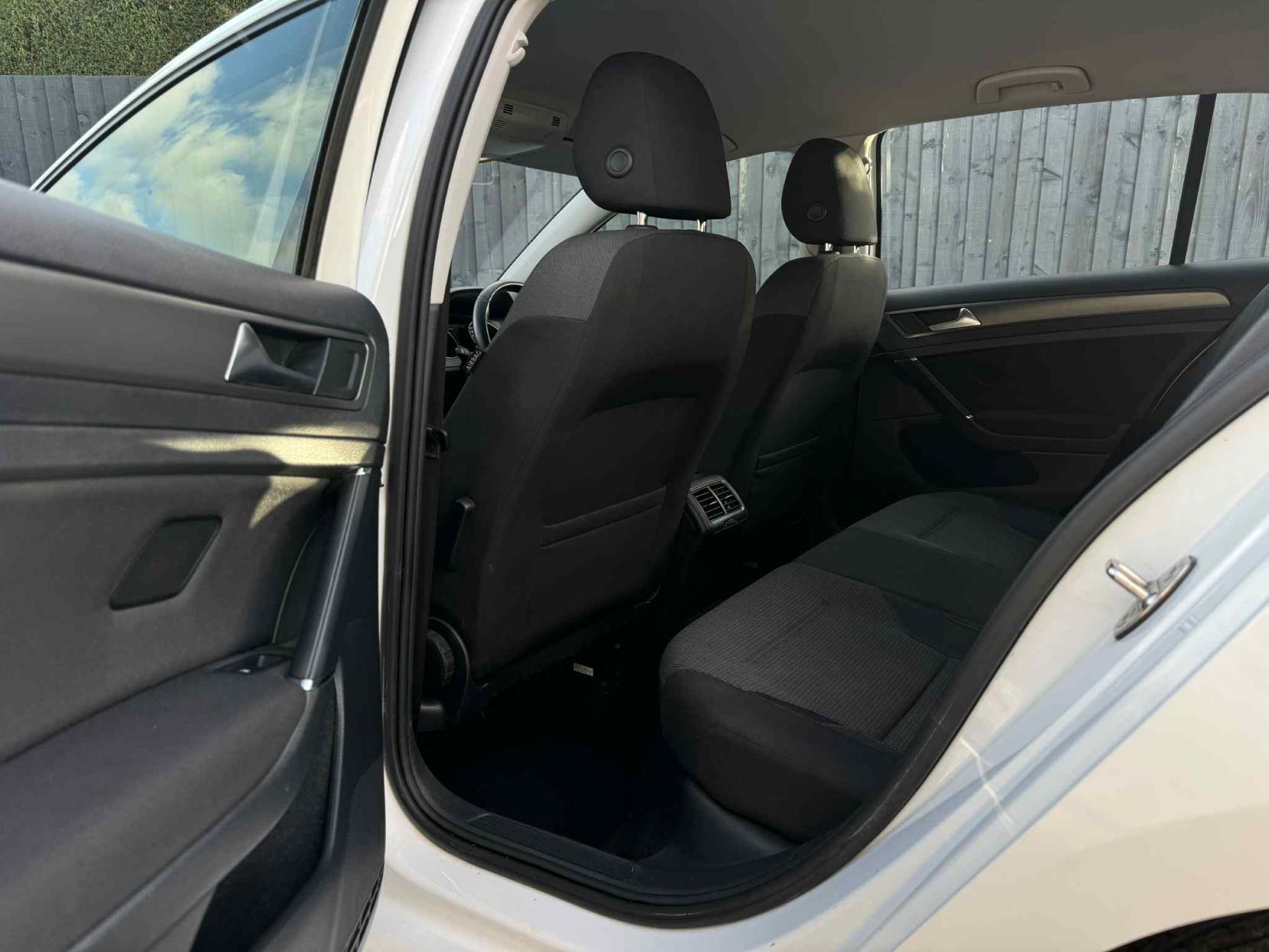 Volkswagen Golf 1.6 TDI BlueMotion Tech SE Hatchback 5dr Diesel Manual Euro 5 (s/s) (105 ps)