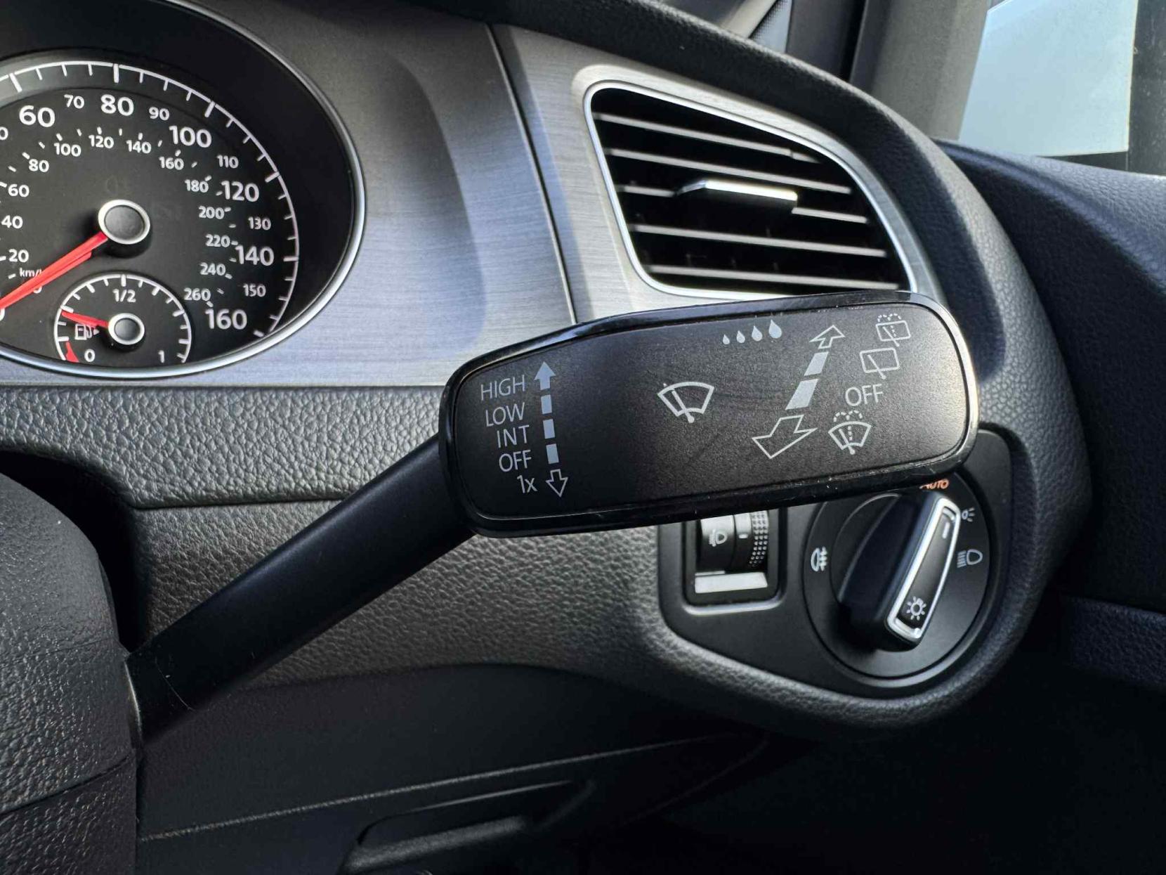 Volkswagen Golf 1.6 TDI BlueMotion Tech SE Hatchback 5dr Diesel Manual Euro 5 (s/s) (105 ps)