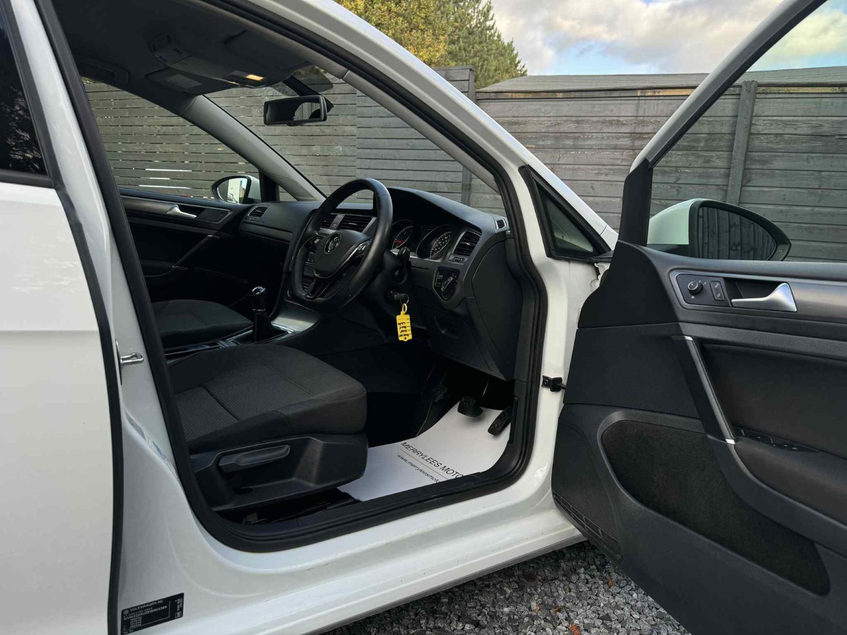 Volkswagen Golf 1.6 TDI BlueMotion Tech SE Hatchback 5dr Diesel Manual Euro 5 (s/s) (105 ps)