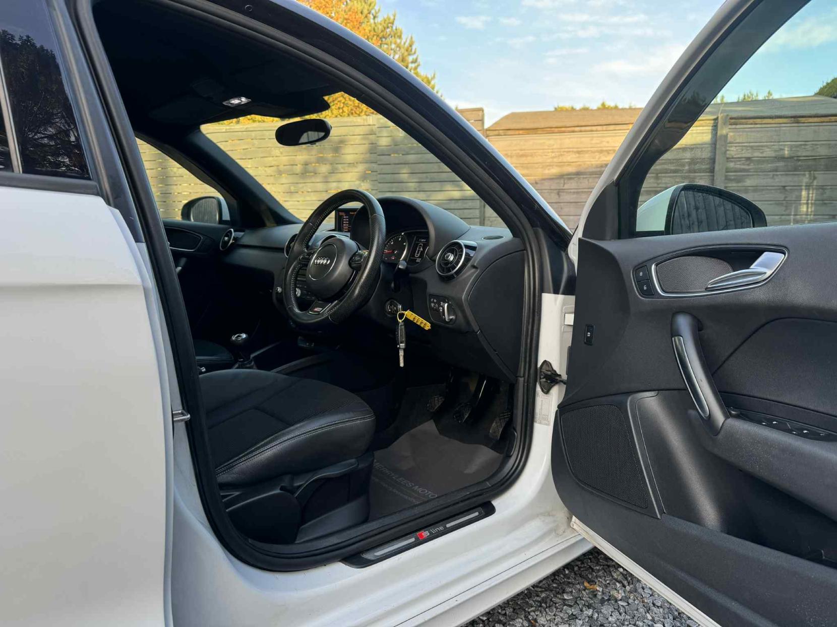 Audi A1 1.6 TDI S line Sportback 5dr Diesel Manual Euro 5 (s/s) (105 ps)