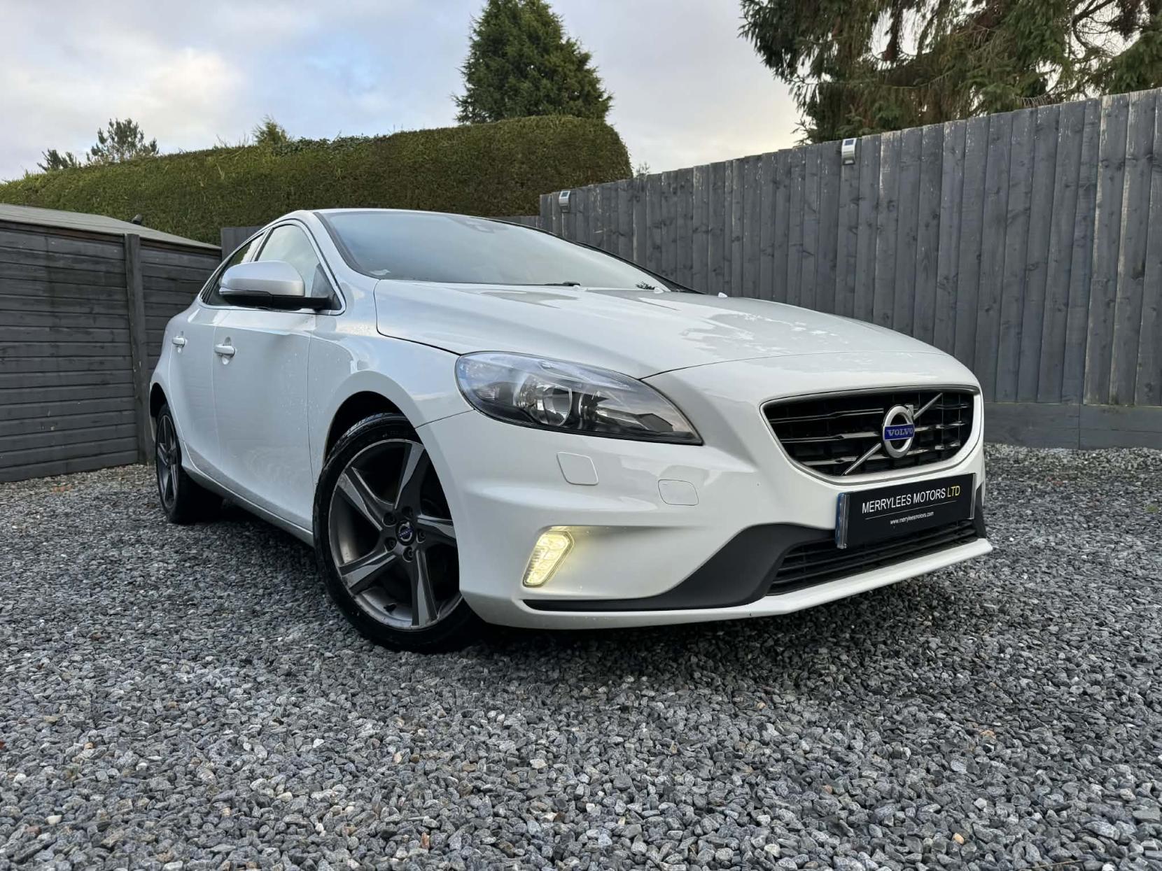 Volvo V40 2.0 T2 R-Design Nav Hatchback 5dr Petrol Manual Euro 6 (s/s) (122 ps)