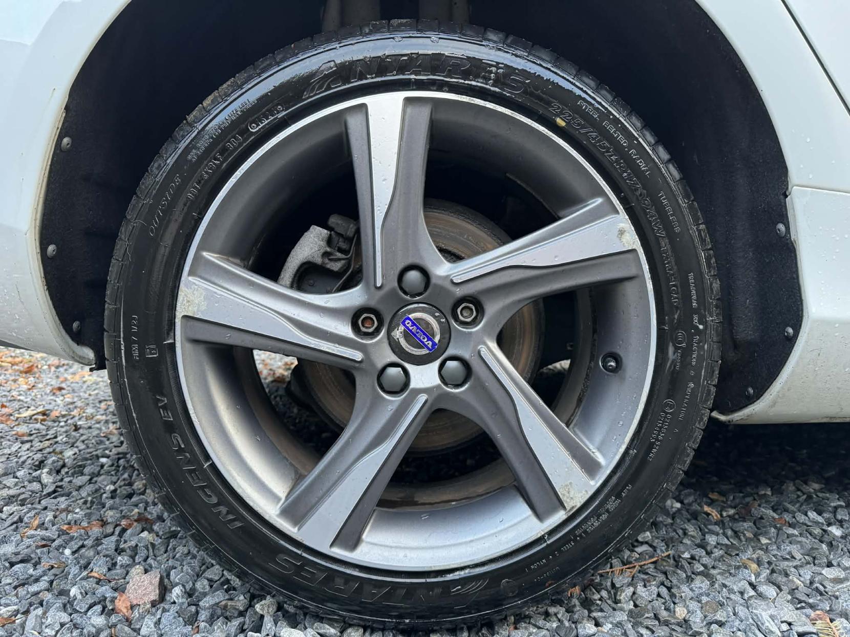 Volvo V40 2.0 T2 R-Design Nav Hatchback 5dr Petrol Manual Euro 6 (s/s) (122 ps)