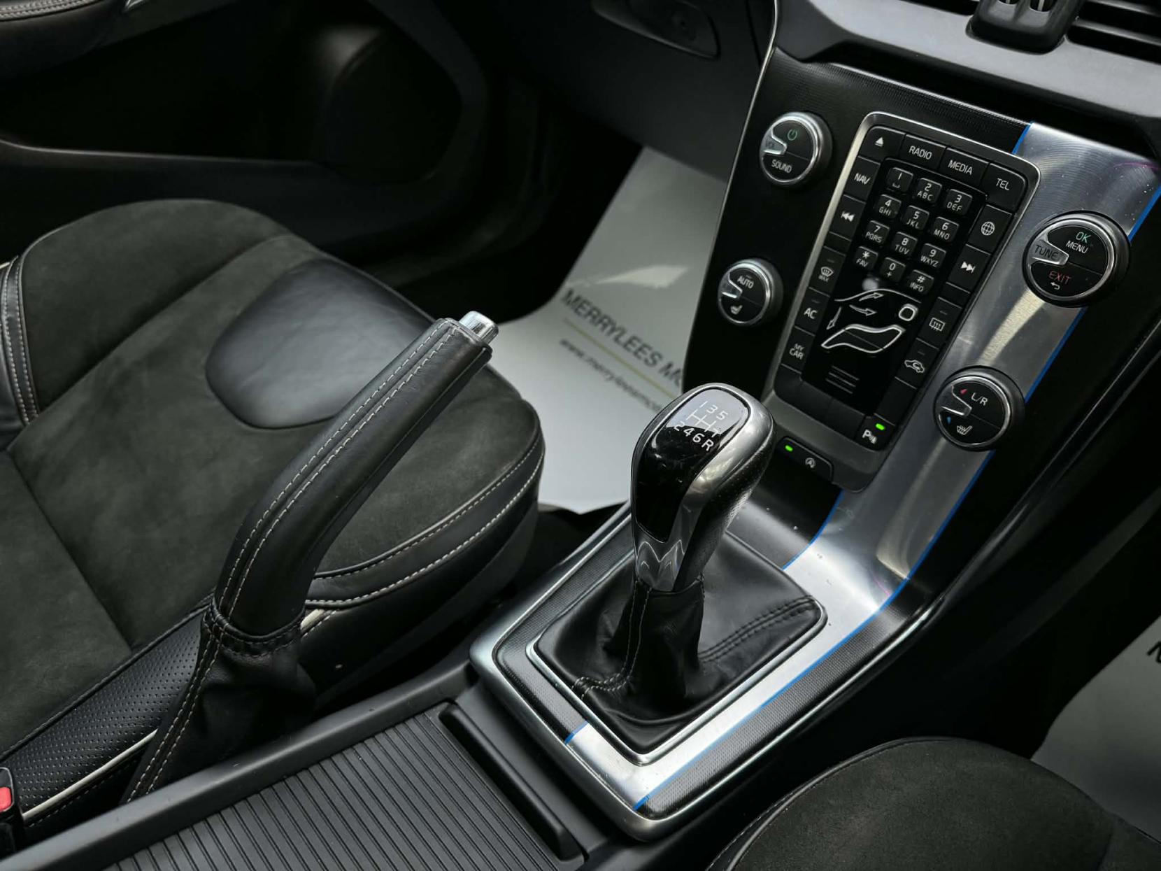 Volvo V40 2.0 T2 R-Design Nav Hatchback 5dr Petrol Manual Euro 6 (s/s) (122 ps)