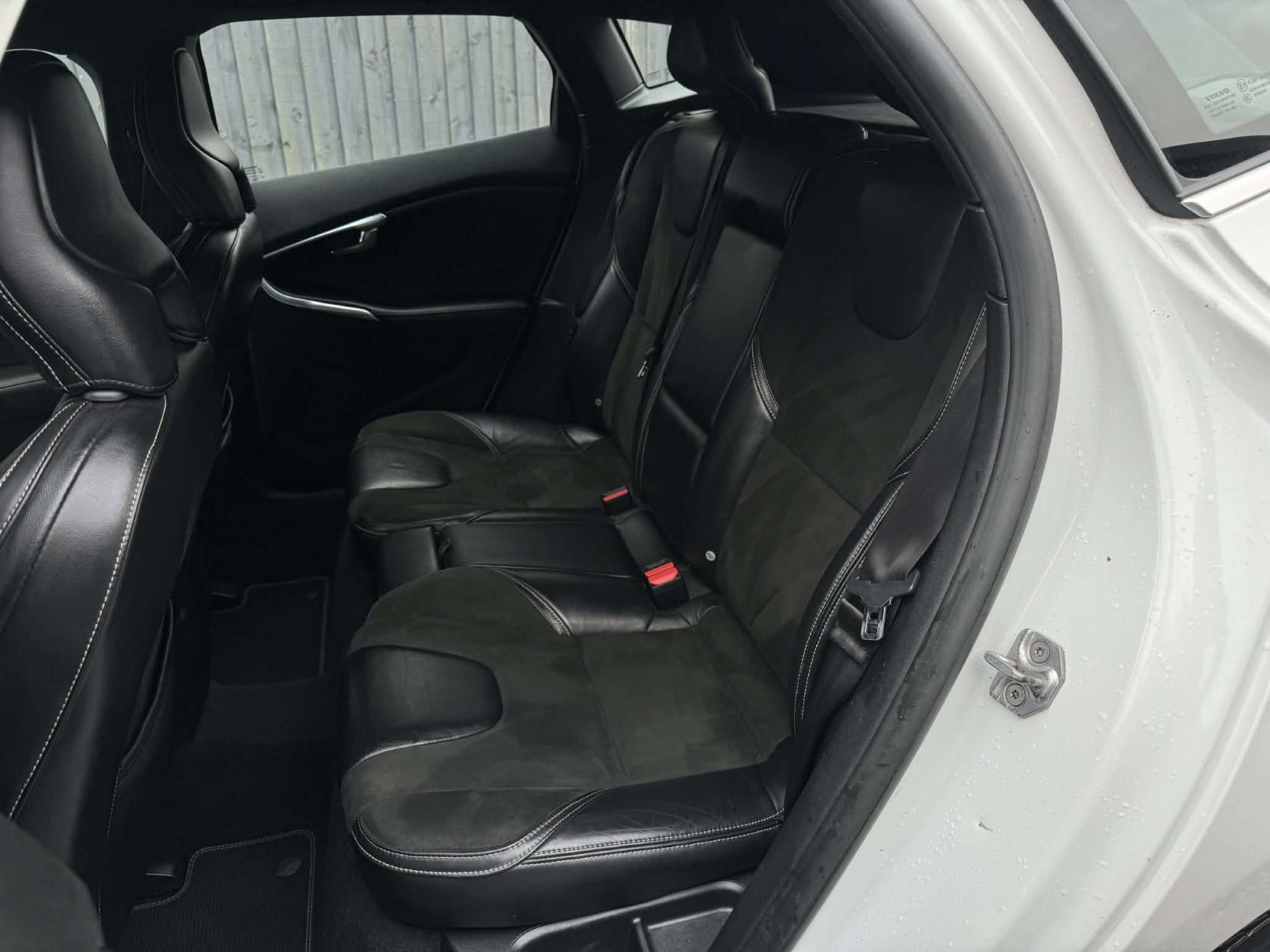 Volvo V40 2.0 T2 R-Design Nav Hatchback 5dr Petrol Manual Euro 6 (s/s) (122 ps)