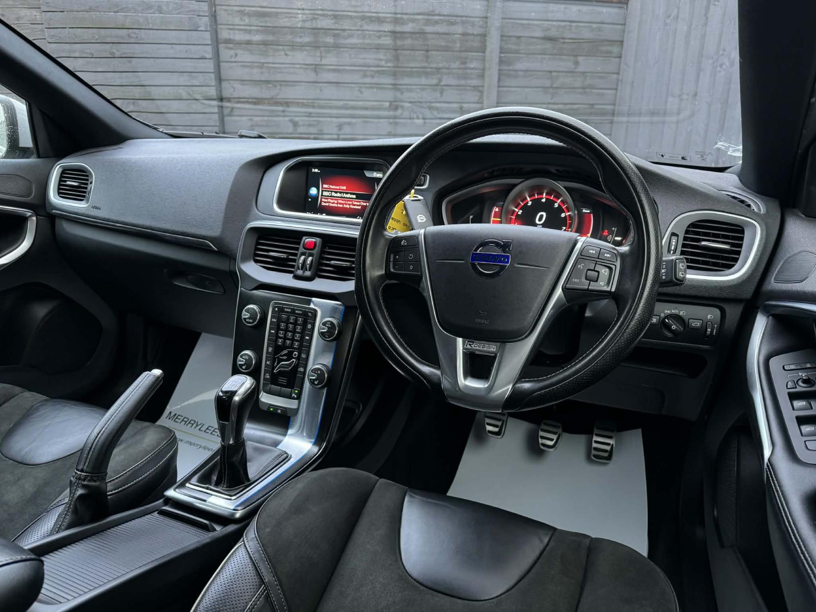 Volvo V40 2.0 T2 R-Design Nav Hatchback 5dr Petrol Manual Euro 6 (s/s) (122 ps)