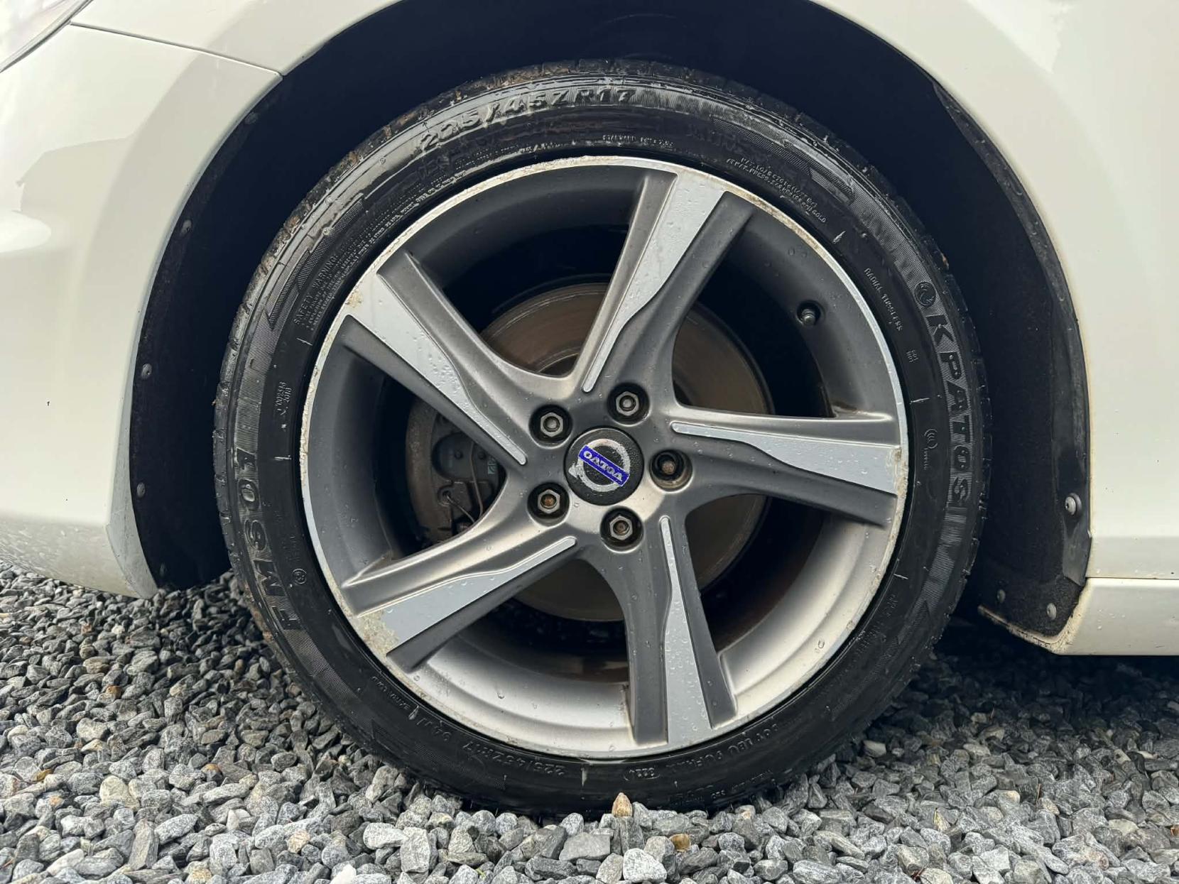 Volvo V40 2.0 T2 R-Design Nav Hatchback 5dr Petrol Manual Euro 6 (s/s) (122 ps)