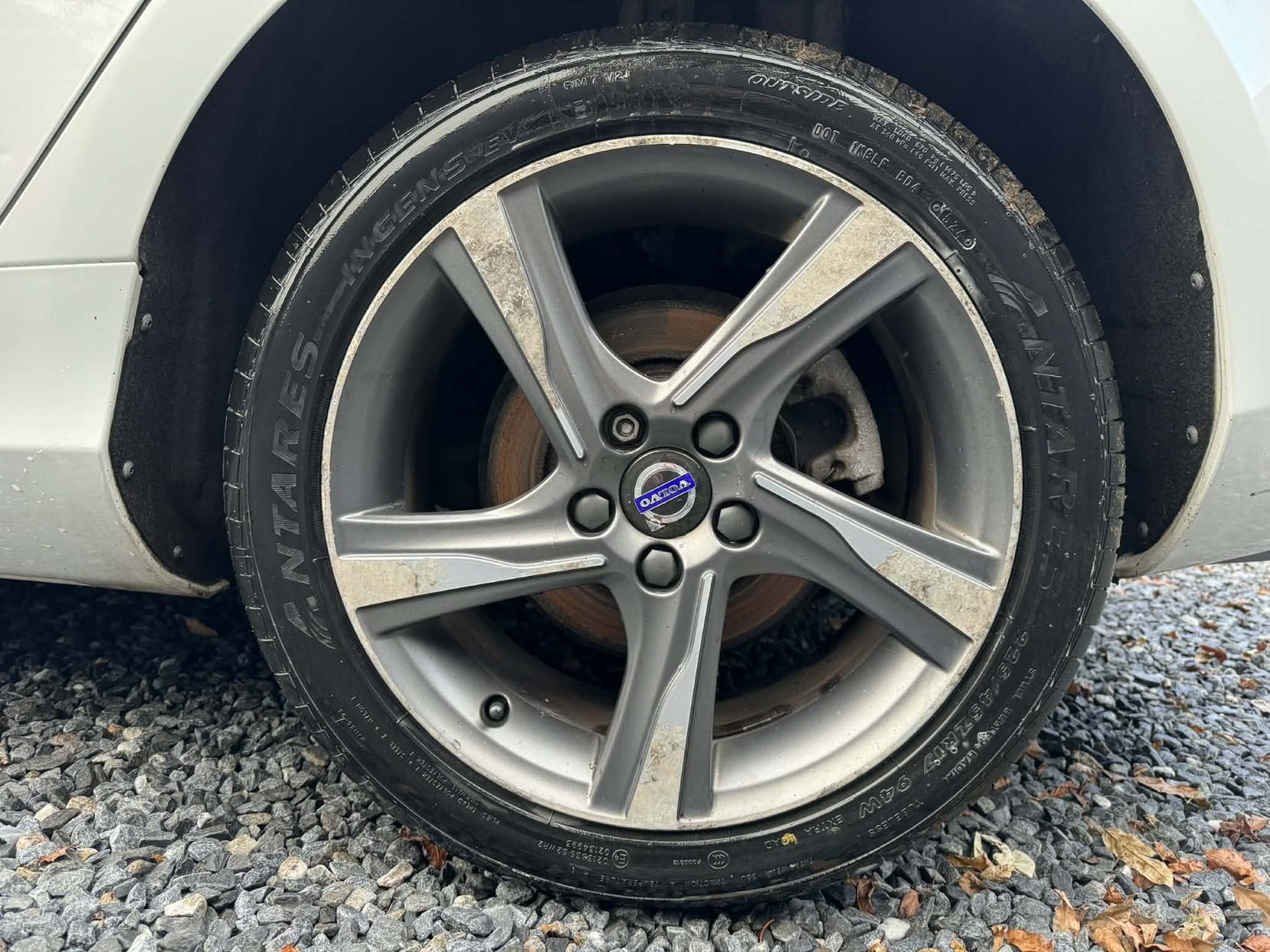 Volvo V40 2.0 T2 R-Design Nav Hatchback 5dr Petrol Manual Euro 6 (s/s) (122 ps)