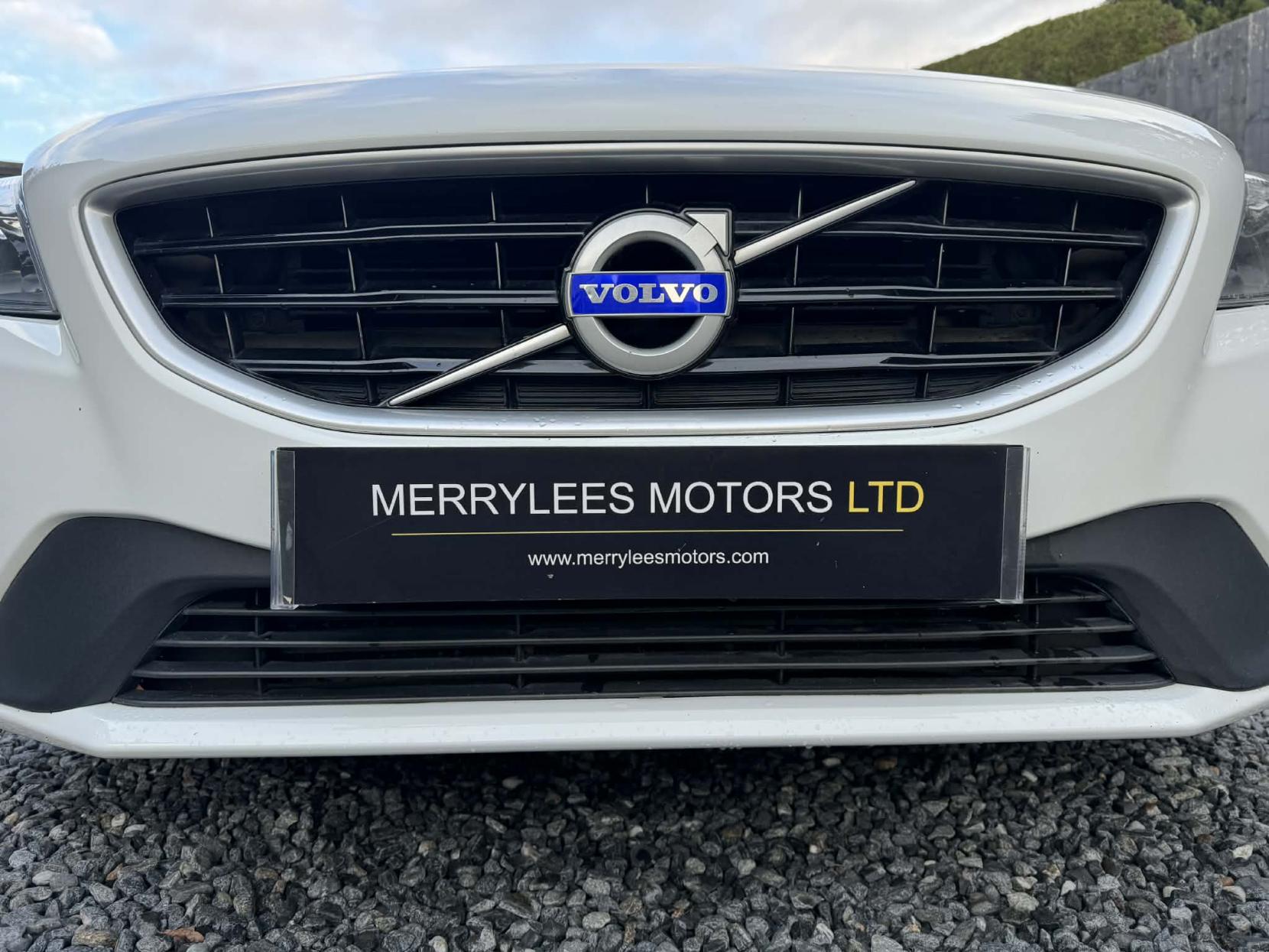 Volvo V40 2.0 T2 R-Design Nav Hatchback 5dr Petrol Manual Euro 6 (s/s) (122 ps)