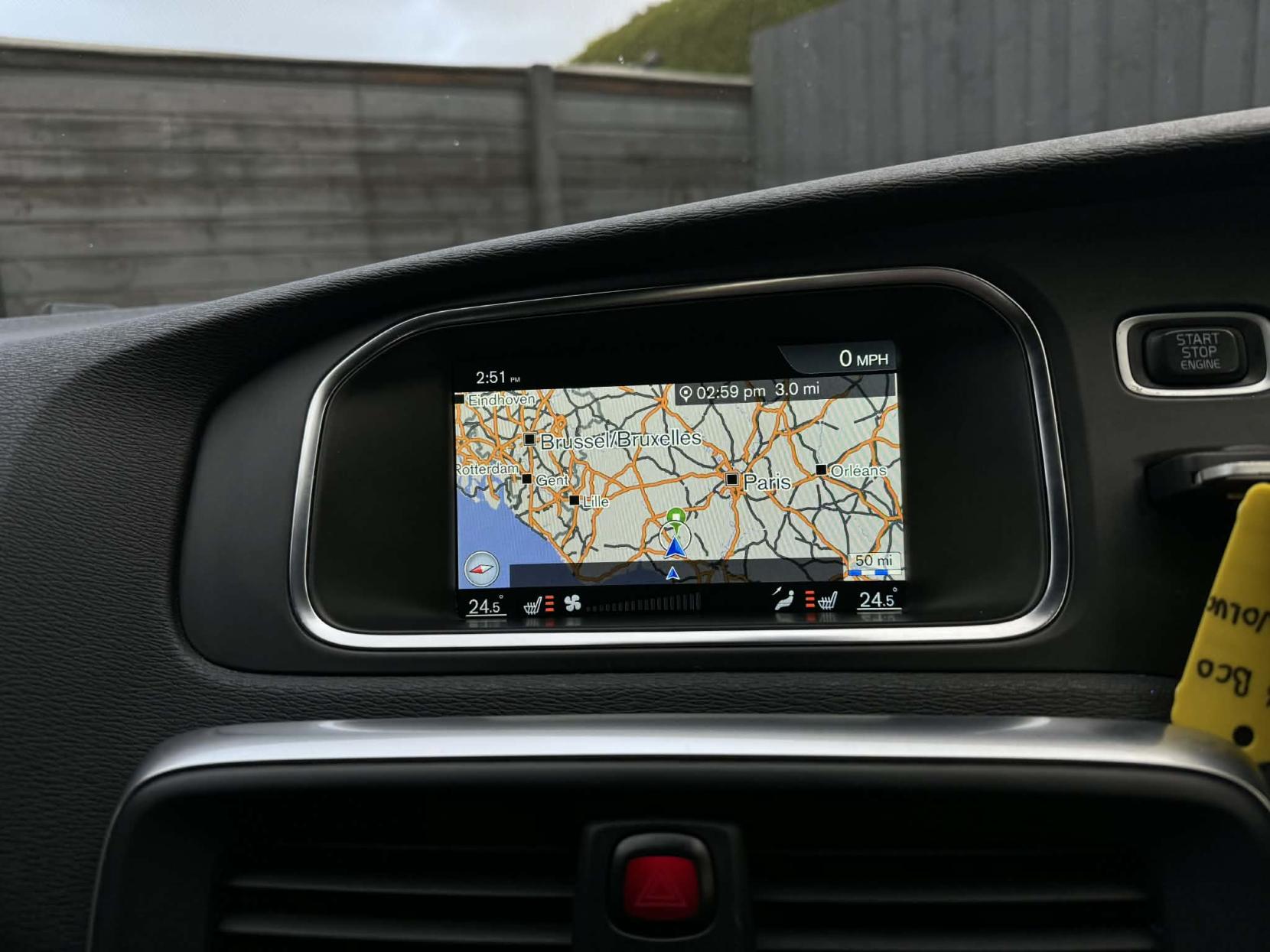 Volvo V40 2.0 T2 R-Design Nav Hatchback 5dr Petrol Manual Euro 6 (s/s) (122 ps)