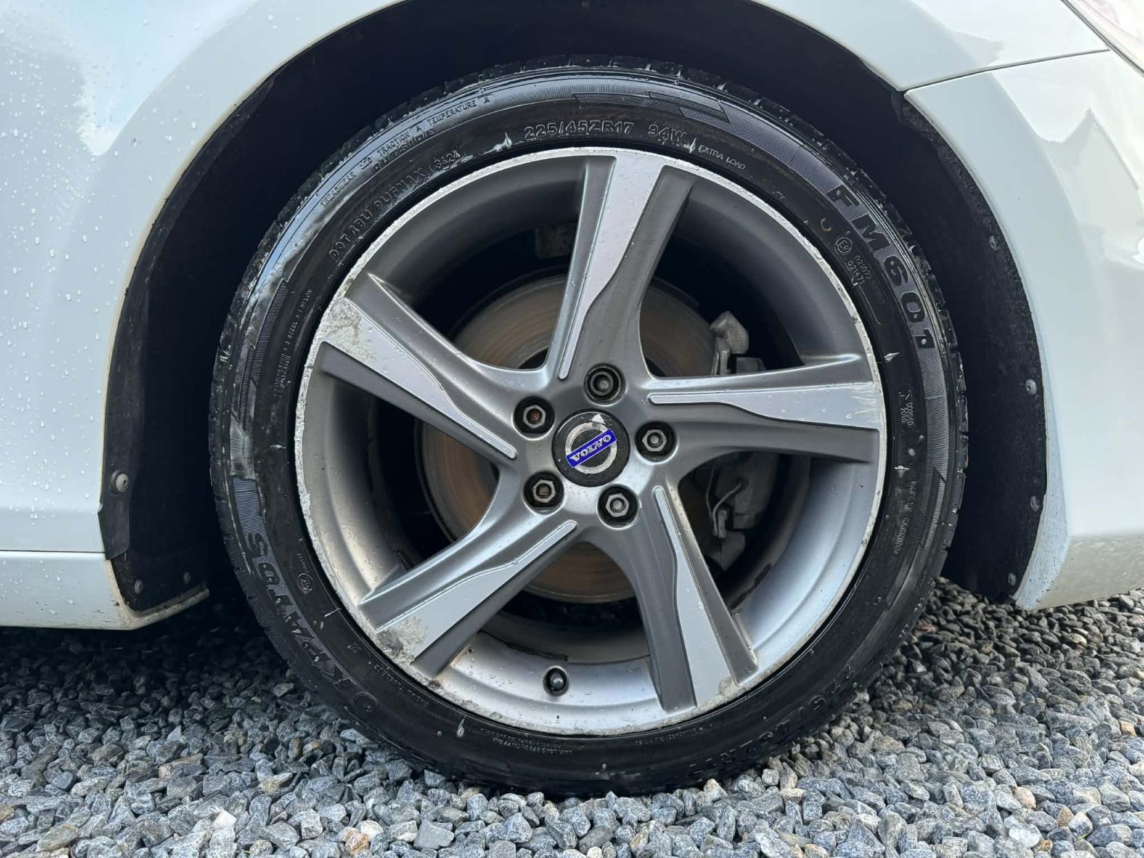 Volvo V40 2.0 T2 R-Design Nav Hatchback 5dr Petrol Manual Euro 6 (s/s) (122 ps)