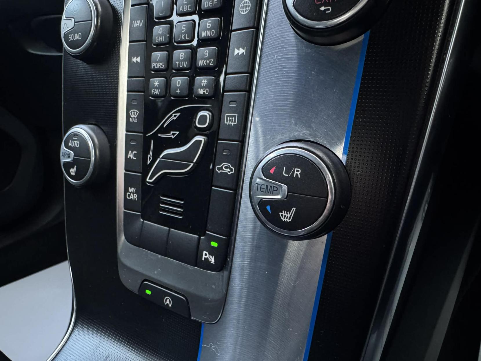 Volvo V40 2.0 T2 R-Design Nav Hatchback 5dr Petrol Manual Euro 6 (s/s) (122 ps)