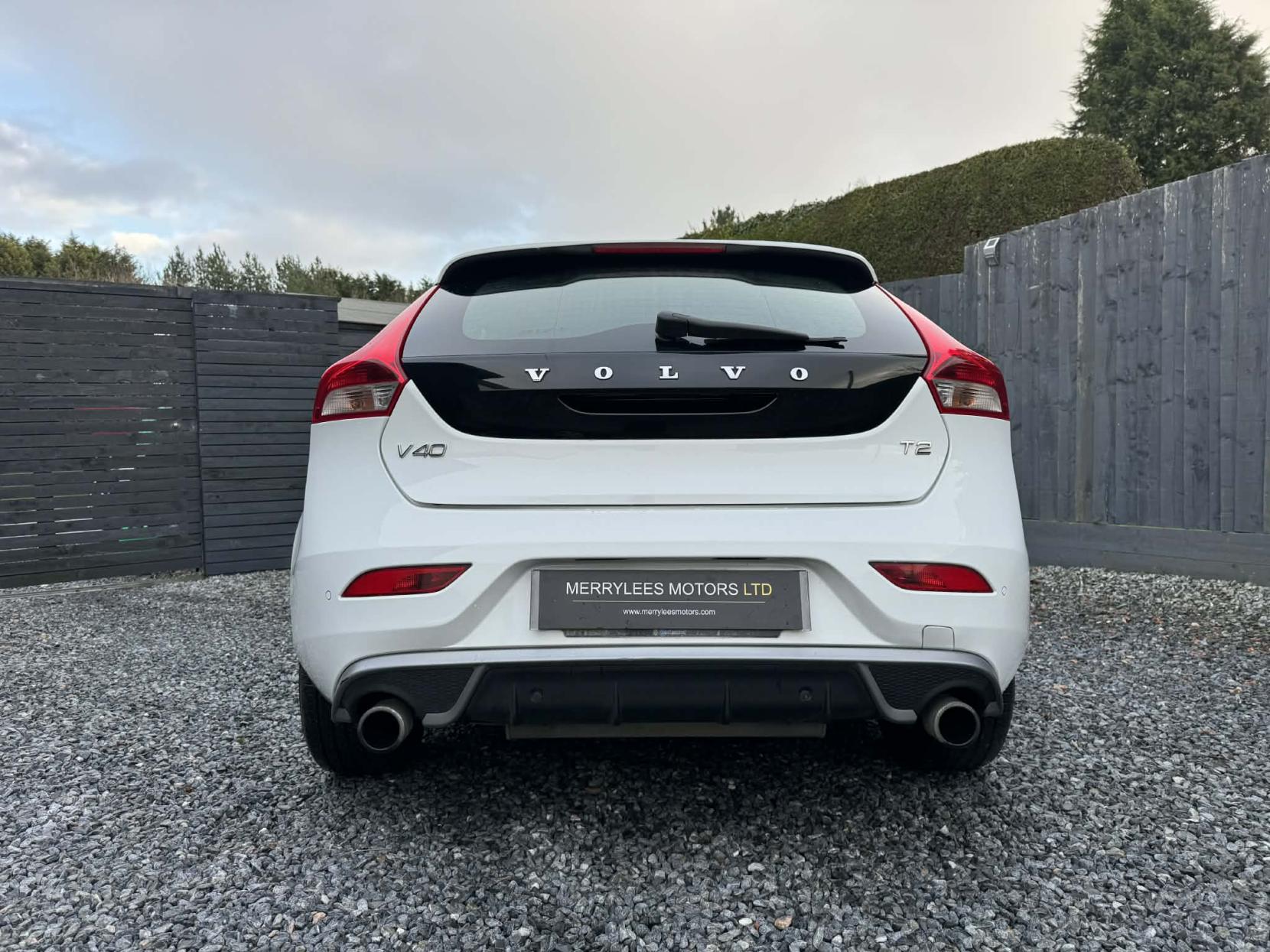 Volvo V40 2.0 T2 R-Design Nav Hatchback 5dr Petrol Manual Euro 6 (s/s) (122 ps)