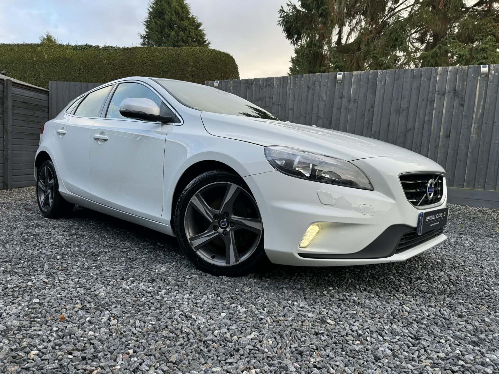 Volvo V40 2.0 T2 R-Design Nav Hatchback 5dr Petrol Manual Euro 6 (s/s) (122 ps)