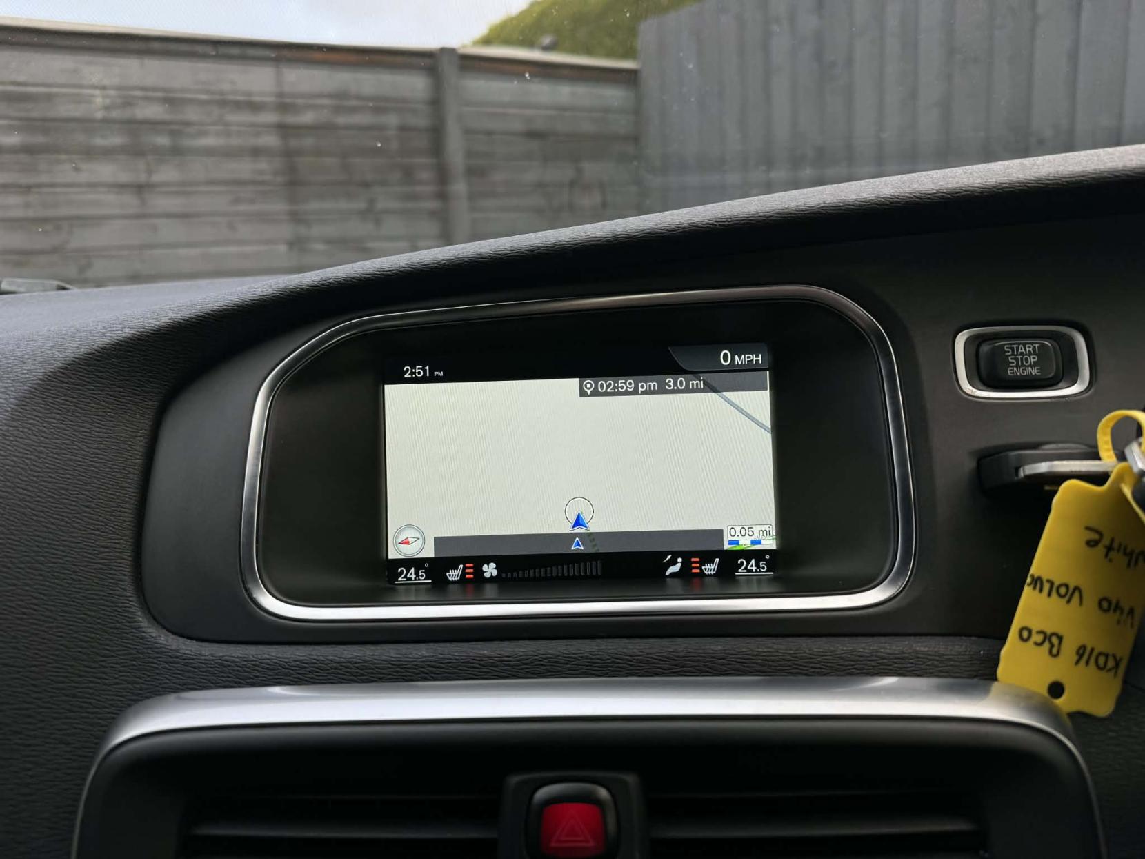 Volvo V40 2.0 T2 R-Design Nav Hatchback 5dr Petrol Manual Euro 6 (s/s) (122 ps)