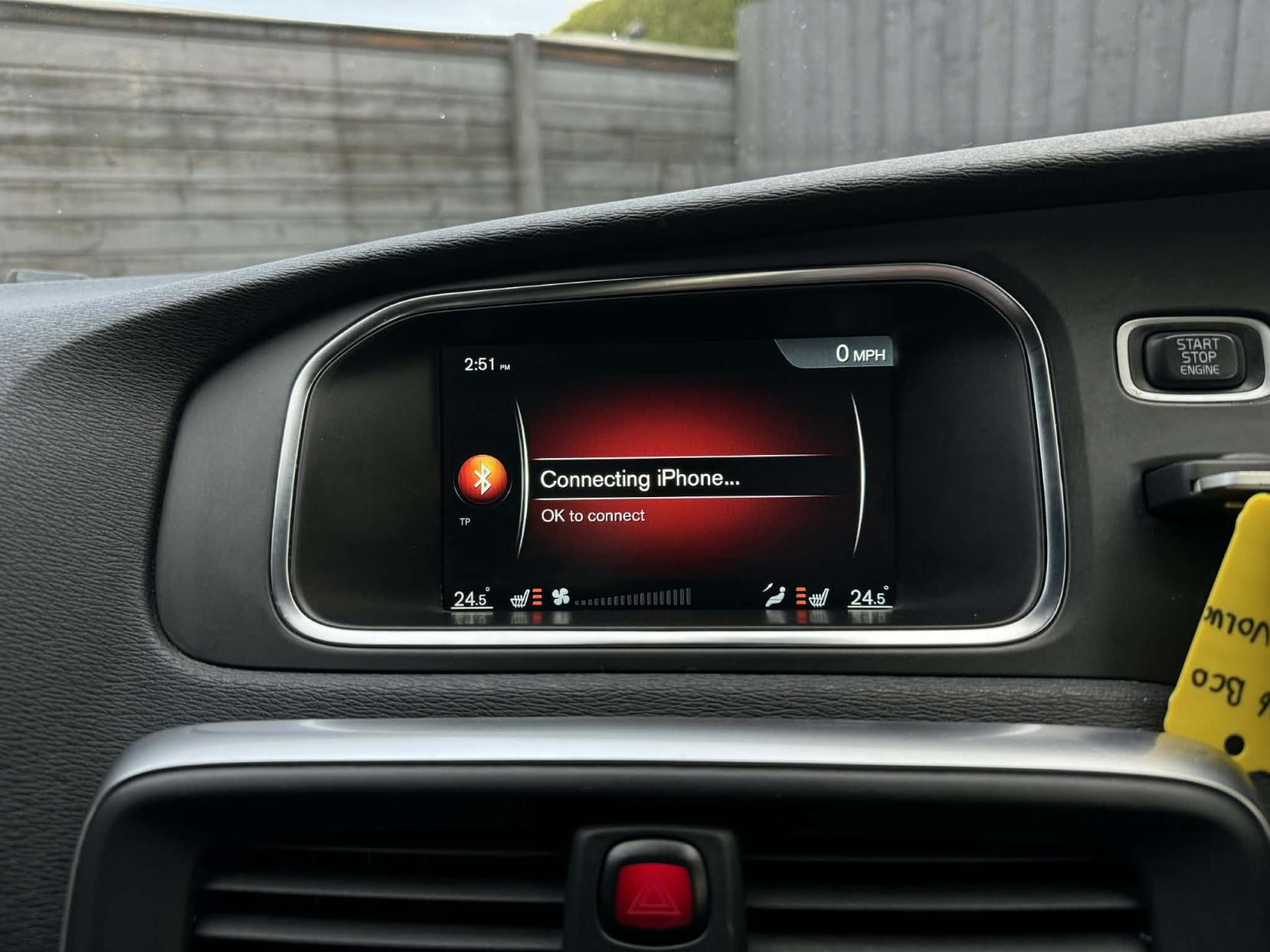 Volvo V40 2.0 T2 R-Design Nav Hatchback 5dr Petrol Manual Euro 6 (s/s) (122 ps)