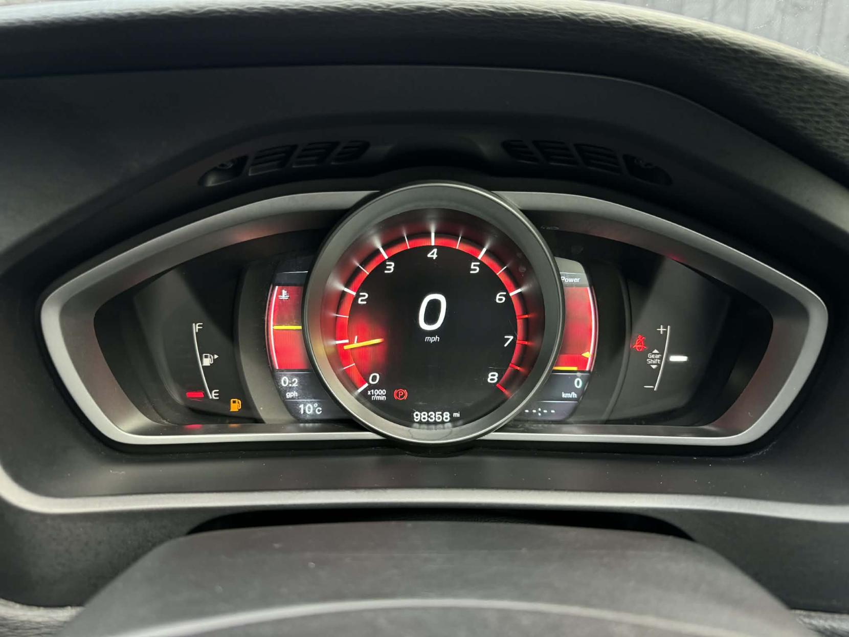 Volvo V40 2.0 T2 R-Design Nav Hatchback 5dr Petrol Manual Euro 6 (s/s) (122 ps)