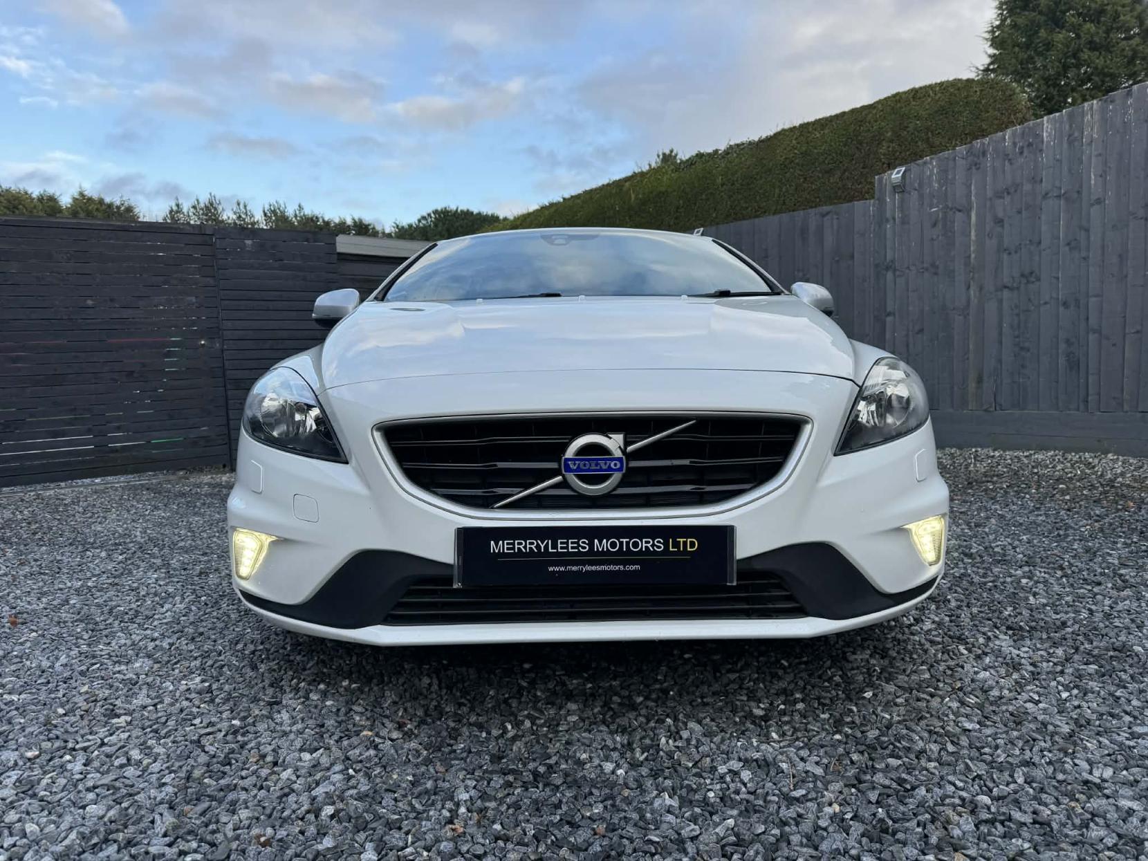 Volvo V40 2.0 T2 R-Design Nav Hatchback 5dr Petrol Manual Euro 6 (s/s) (122 ps)