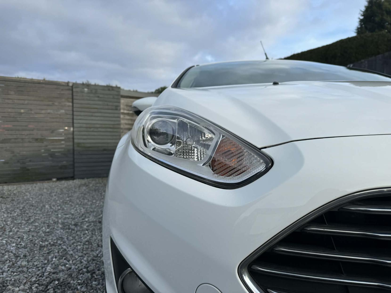 Ford Fiesta 1.25 Zetec Hatchback 5dr Petrol Manual Euro 5 (82 ps)