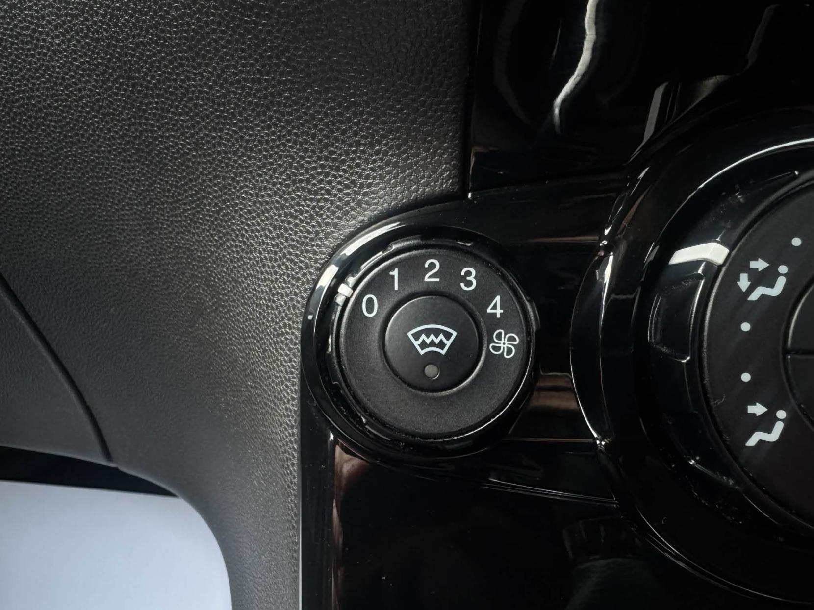 Ford Fiesta 1.25 Zetec Hatchback 5dr Petrol Manual Euro 5 (82 ps)