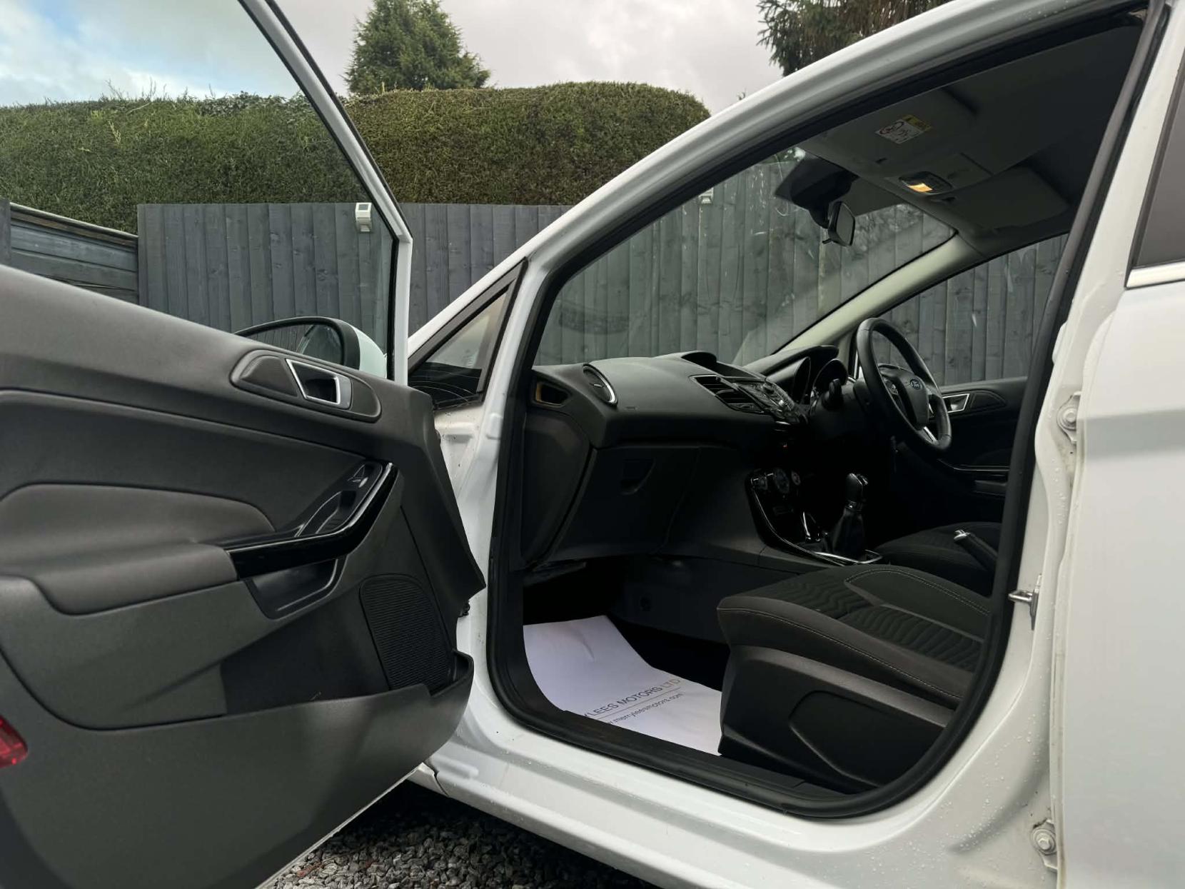 Ford Fiesta 1.25 Zetec Hatchback 5dr Petrol Manual Euro 5 (82 ps)