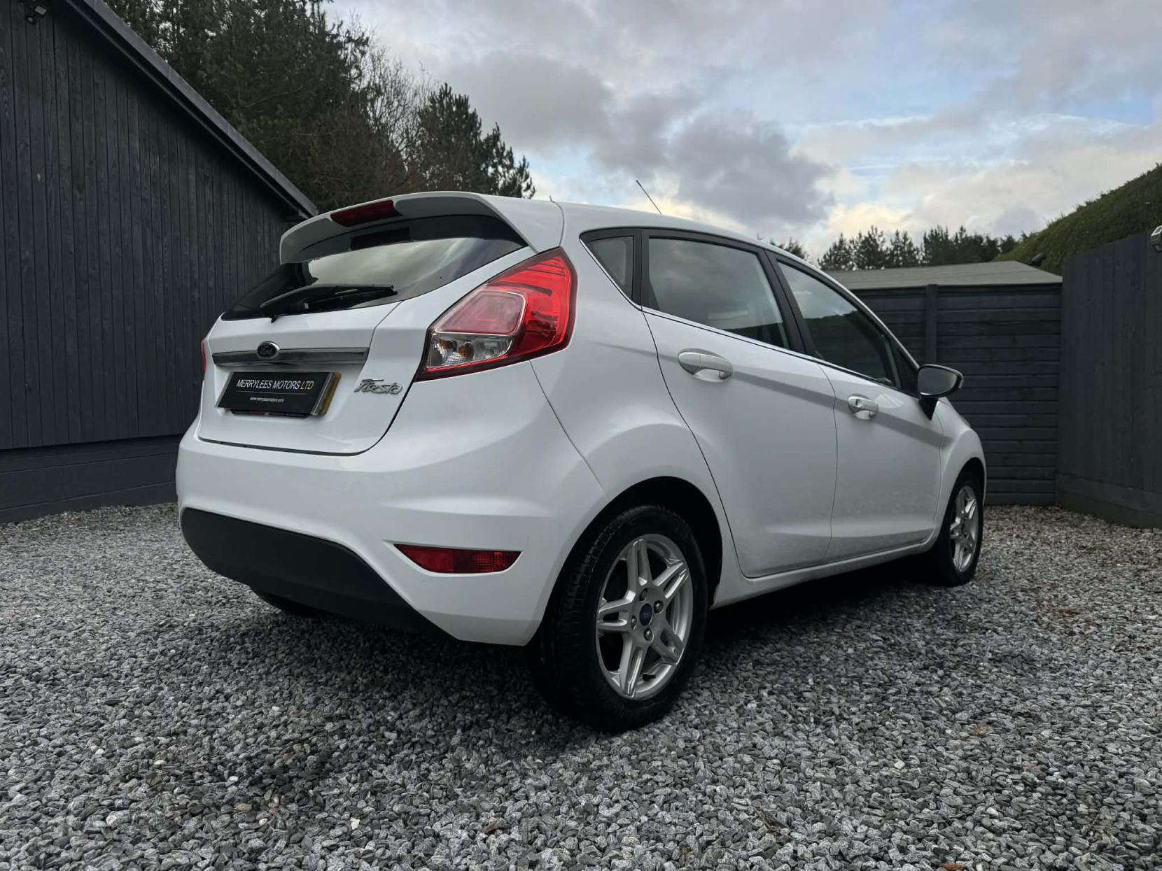 Ford Fiesta 1.25 Zetec Hatchback 5dr Petrol Manual Euro 5 (82 ps)