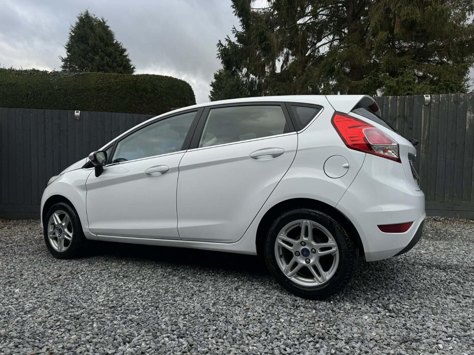 Ford Fiesta 1.25 Zetec Hatchback 5dr Petrol Manual Euro 5 (82 ps)