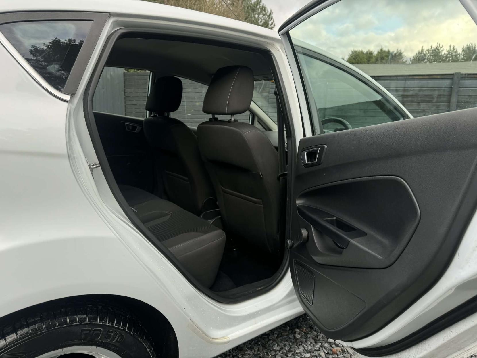 Ford Fiesta 1.25 Zetec Hatchback 5dr Petrol Manual Euro 5 (82 ps)