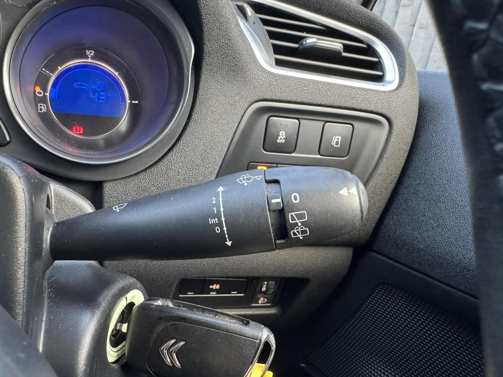 Citroen C4 1.6 HDi 16V VTR+ Hatchback 5dr Diesel Manual Euro 5 (90 ps)