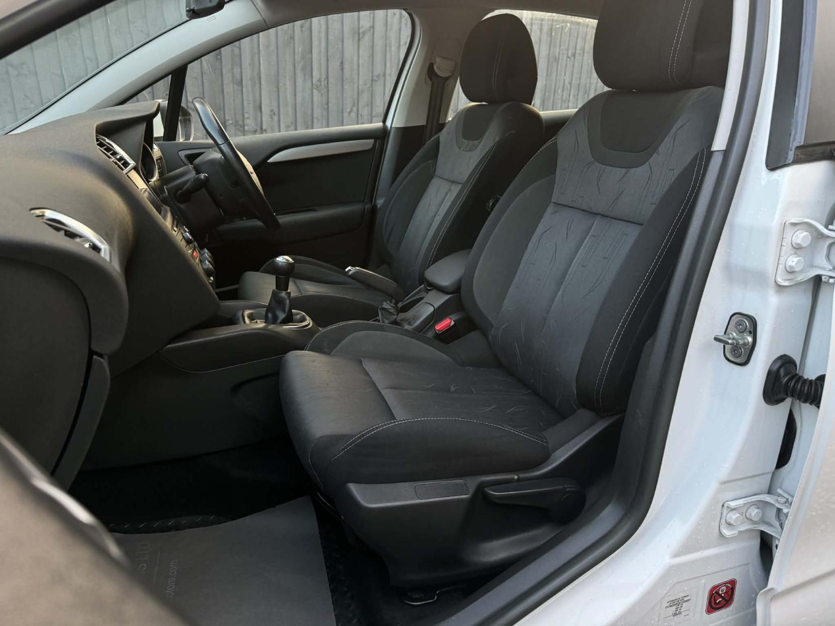 Citroen C4 1.6 HDi 16V VTR+ Hatchback 5dr Diesel Manual Euro 5 (90 ps)