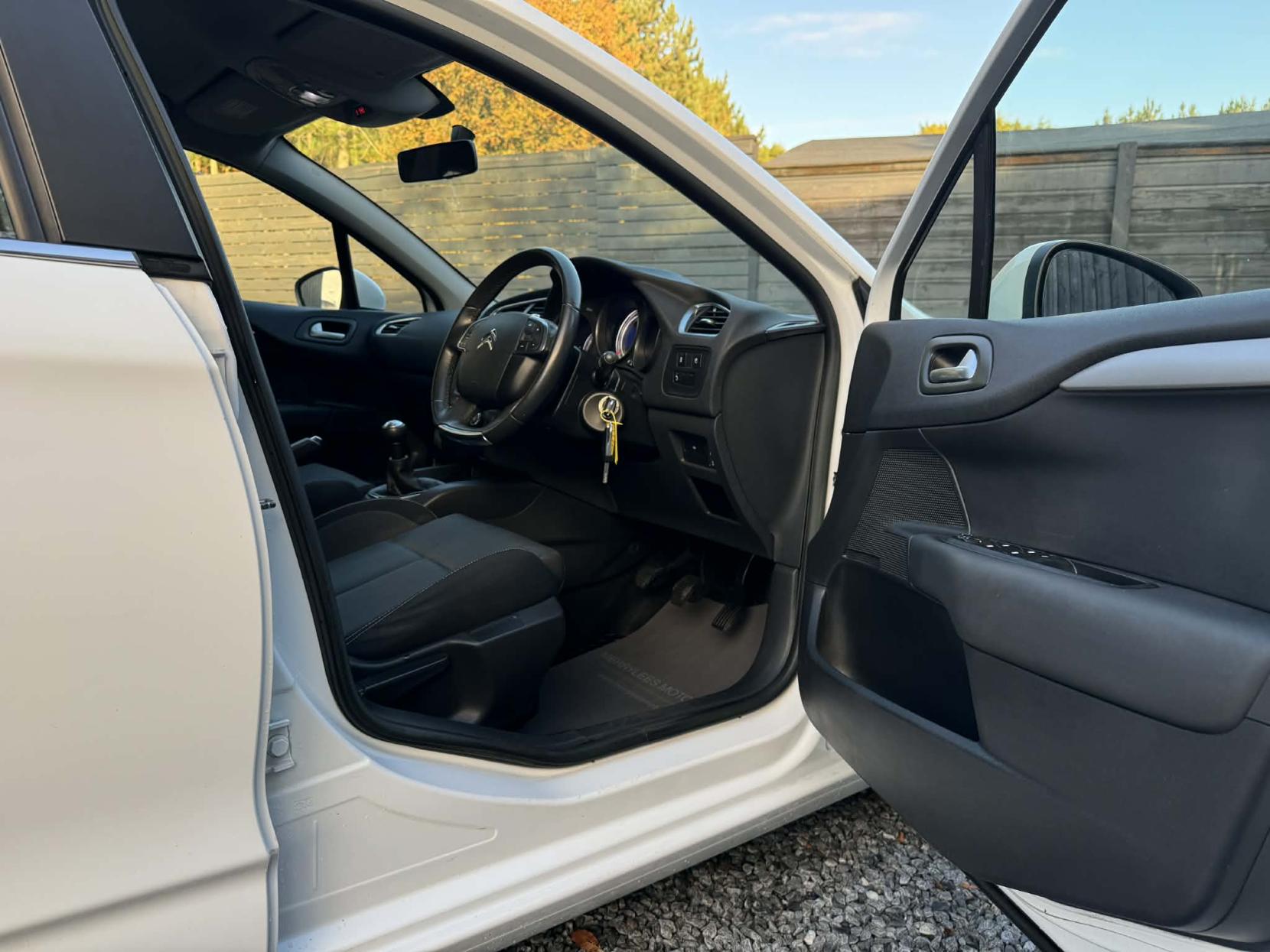 Citroen C4 1.6 HDi 16V VTR+ Hatchback 5dr Diesel Manual Euro 5 (90 ps)