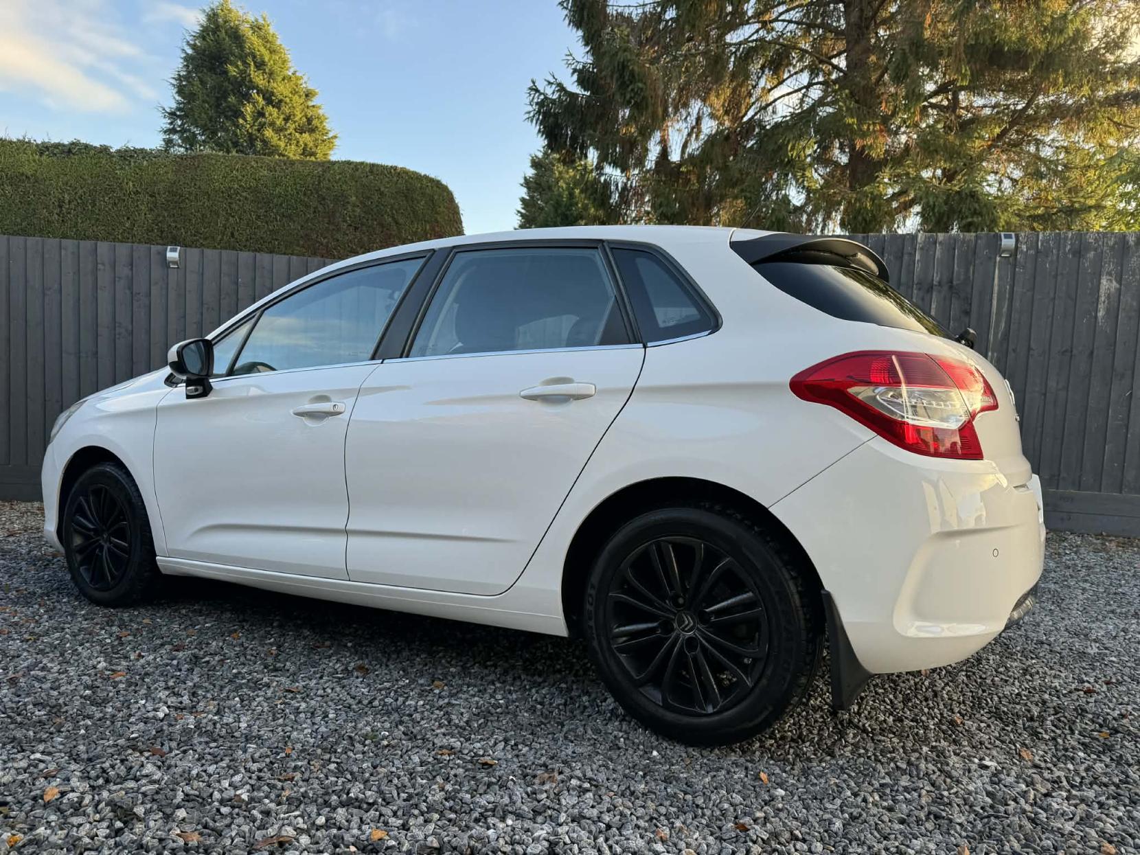 Citroen C4 1.6 HDi 16V VTR+ Hatchback 5dr Diesel Manual Euro 5 (90 ps)