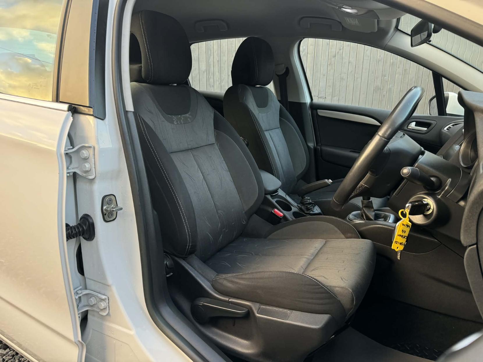 Citroen C4 1.6 HDi 16V VTR+ Hatchback 5dr Diesel Manual Euro 5 (90 ps)