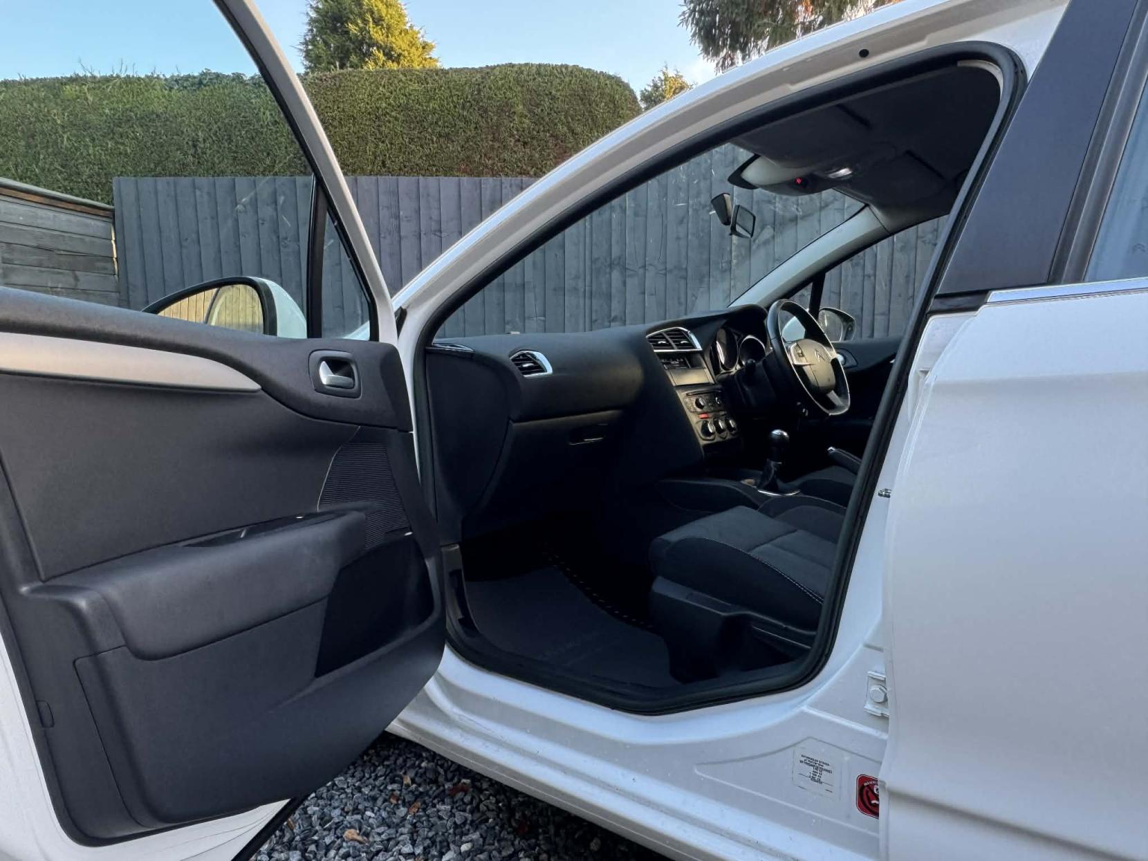 Citroen C4 1.6 HDi 16V VTR+ Hatchback 5dr Diesel Manual Euro 5 (90 ps)