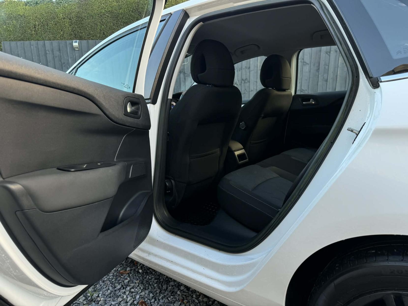 Citroen C4 1.6 HDi 16V VTR+ Hatchback 5dr Diesel Manual Euro 5 (90 ps)