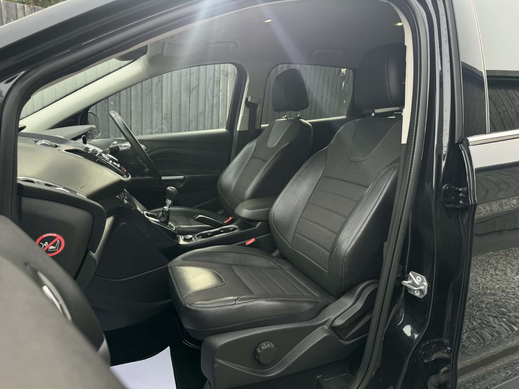 Ford Kuga 2.0 TDCi Titanium SUV 5dr Diesel Manual 2WD Euro 6 (s/s) (150 ps)