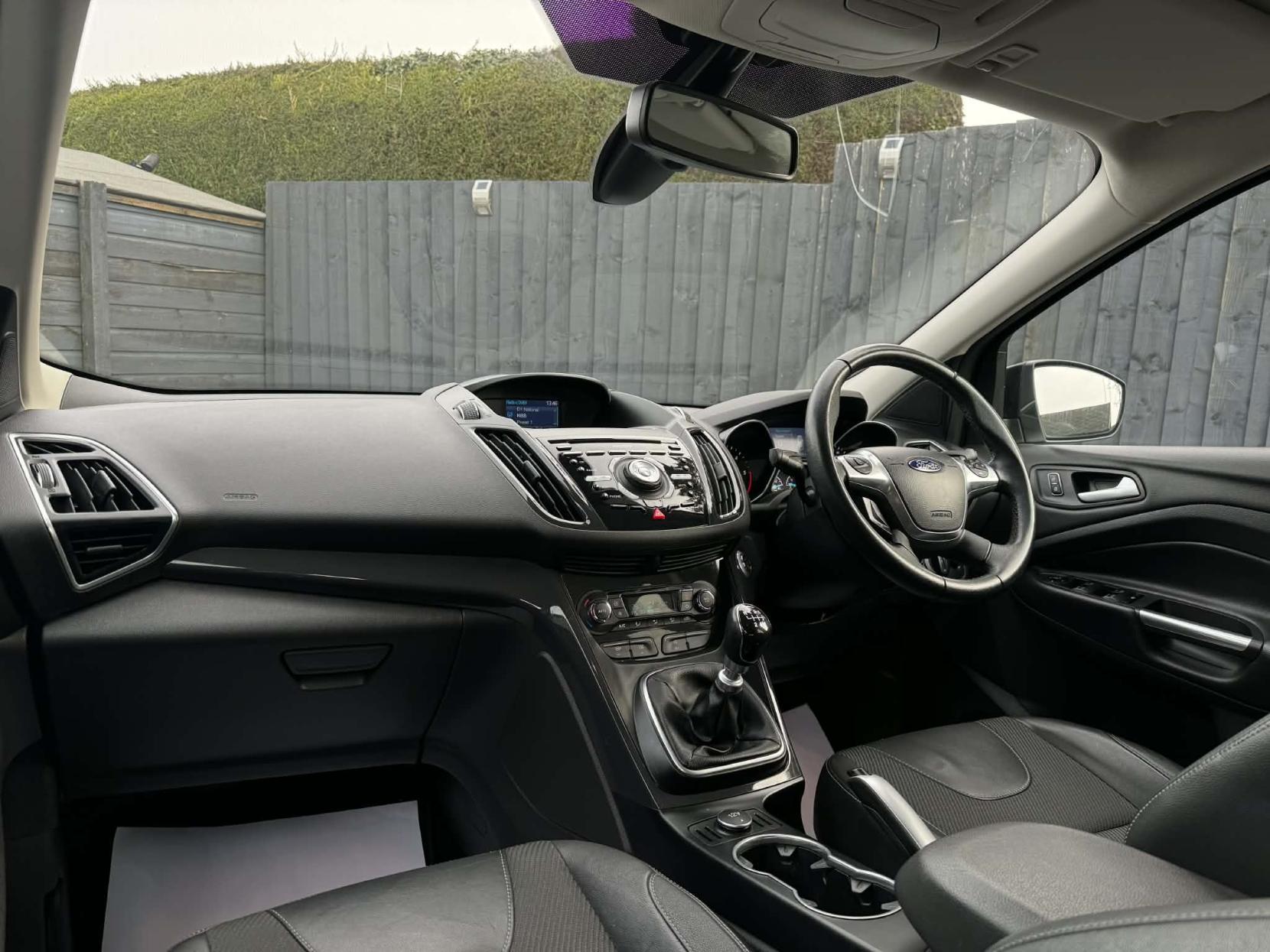 Ford Kuga 2.0 TDCi Titanium SUV 5dr Diesel Manual 2WD Euro 6 (s/s) (150 ps)